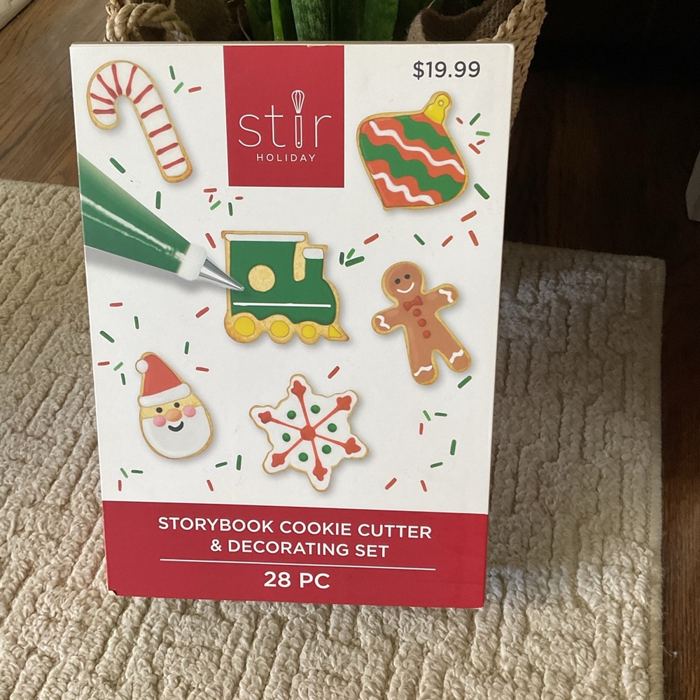 NWT Holiday Cookie Cutter & Decorating Set - Multicolor